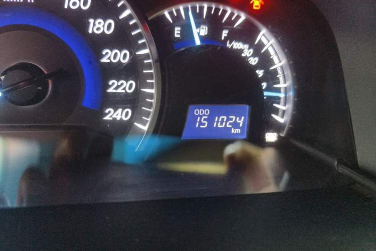 Used Toyota Camry 2015 2.0G Premier Edition Odometer Close Up