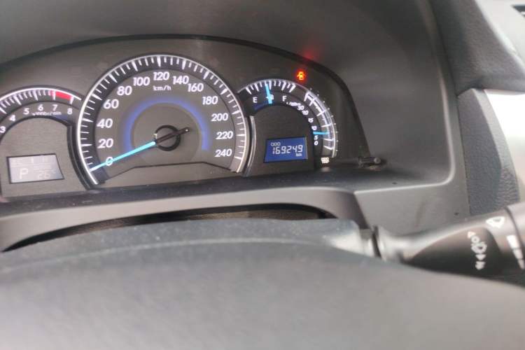 Used Toyota Camry 2015 2.0G Premier Edition Odometer Close Up