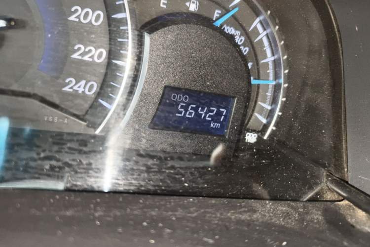 Used Toyota Camry 2015 2.0G Premier Edition Odometer Close Up