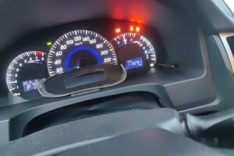 Used Toyota Camry 2015 2.0G Premier Edition Odometer Close Up