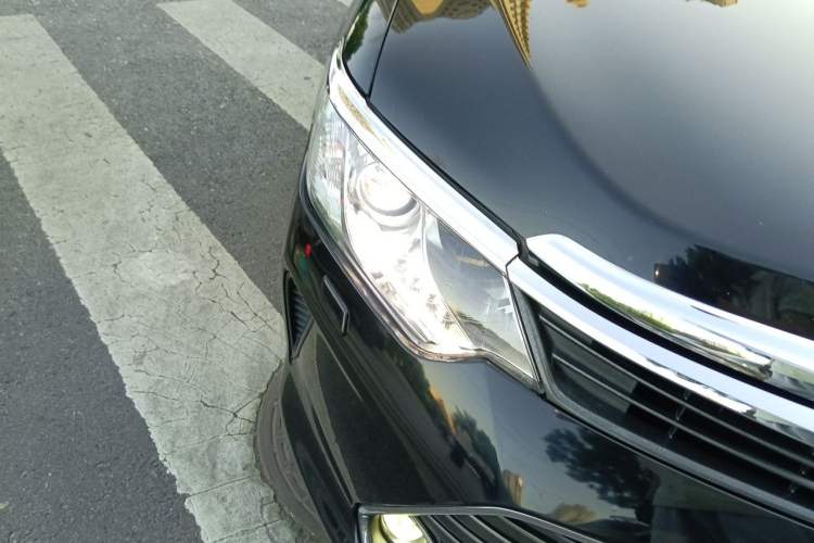 Used Toyota Camry 2015 Dual-Engine 2.5 HG Luxury Navigation Edition Right Front Headlight