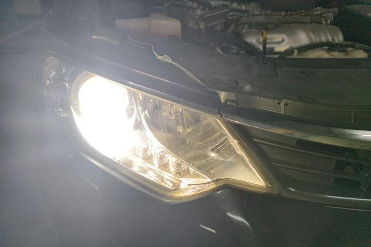 Used Toyota Camry 2015 Dual-Engine 2.5 HG Luxury Navigation Edition Right Front Headlight