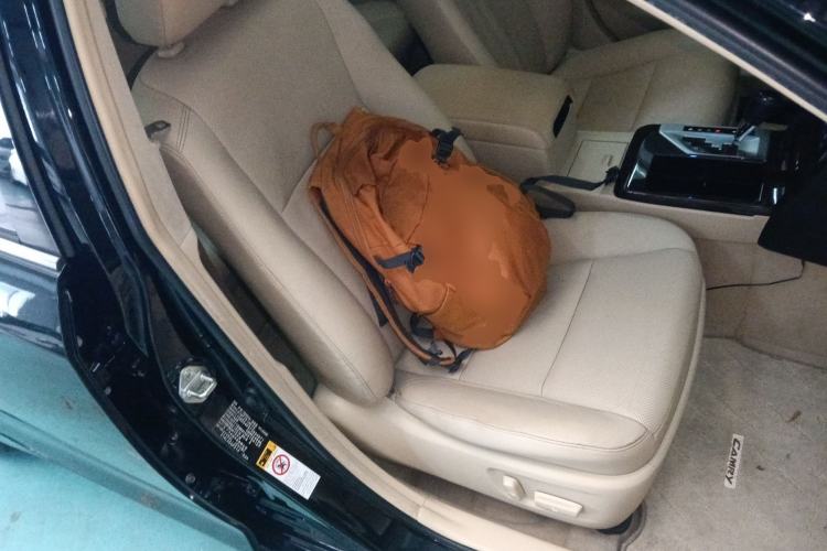Used Toyota Camry 2015 Dual-Engine 2.5 HG Luxury Navigation Edition Right Front Seat