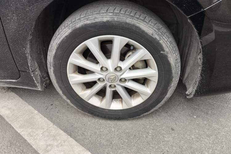 Used Toyota Camry 2015 2.0E Elite Edition Right Front Wheel Hub