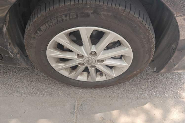 Used Toyota Camry 2015 2.0G Premier Edition Right Front Wheel Hub