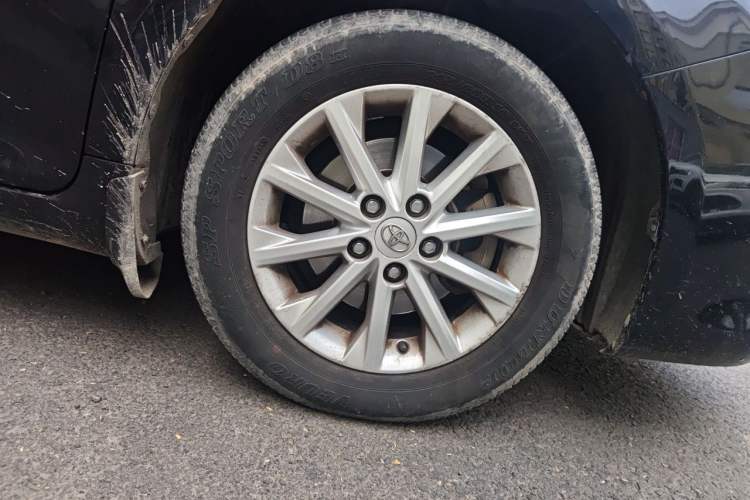 Used Toyota Camry 2015 2.0G Premier Edition Right Front Wheel Hub