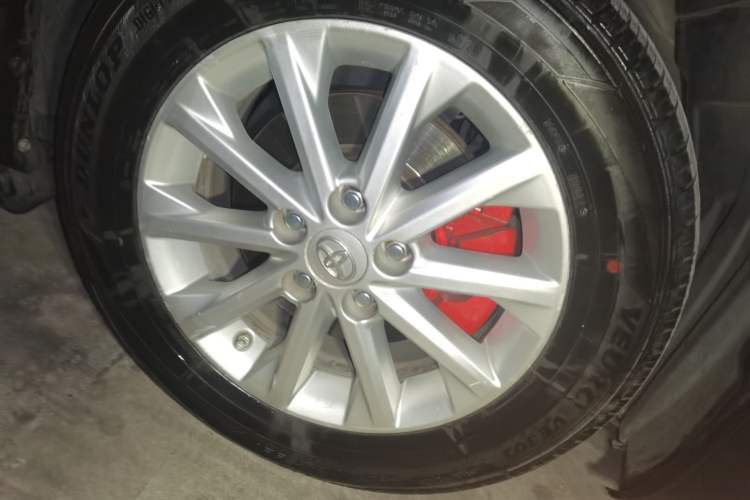 Used Toyota Camry 2015 2.0G Premier Edition Right Front Wheel Hub