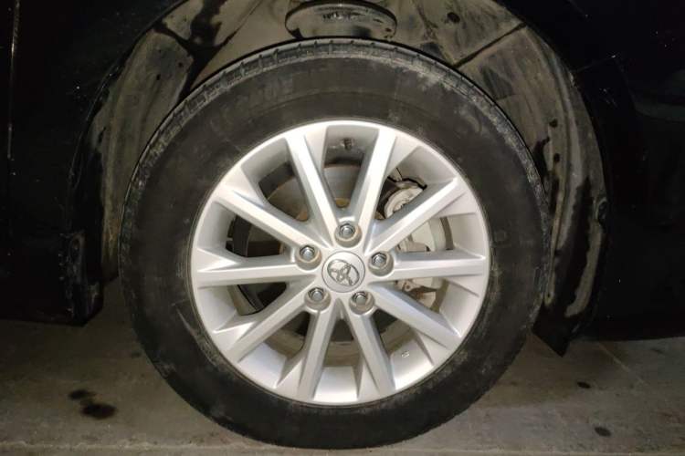 Used Toyota Camry 2015 2.0E Elite Edition Right Front Wheel Hub