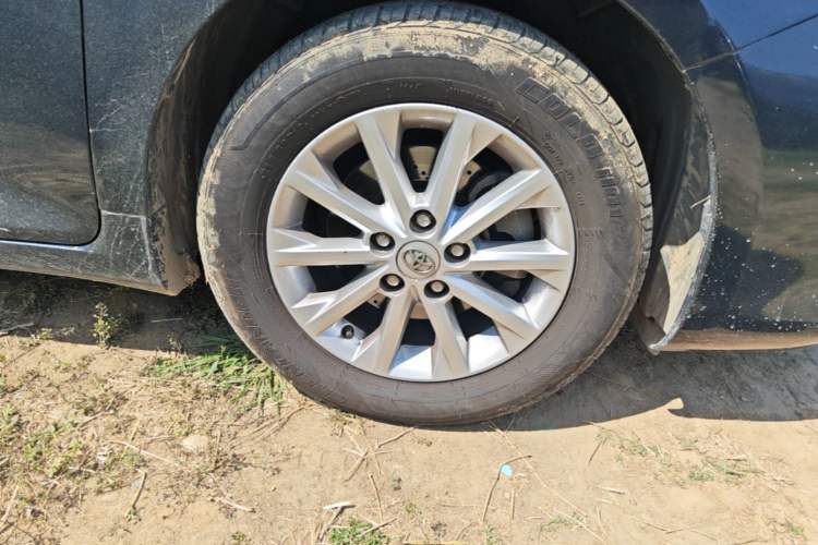 Used Toyota Camry 2015 2.0E Elite Edition Right Front Wheel Hub