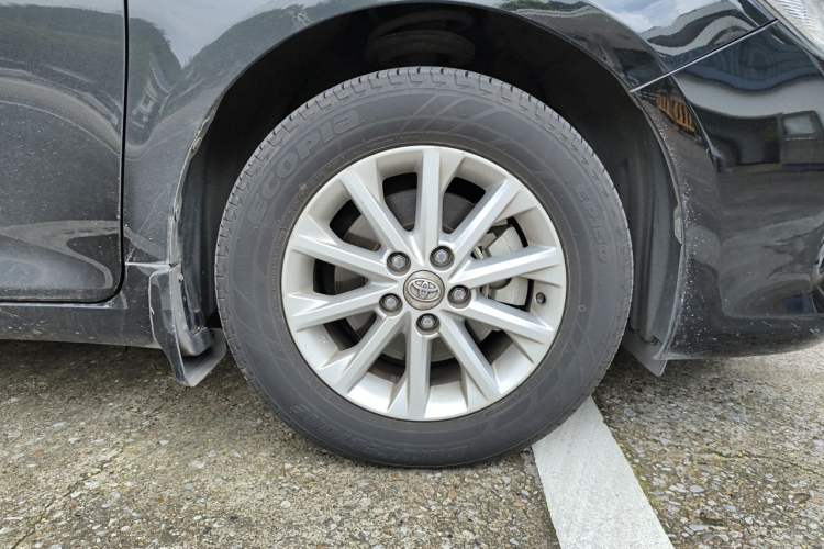Used Toyota Camry 2015 2.0G Premier Edition Right Front Wheel Hub
