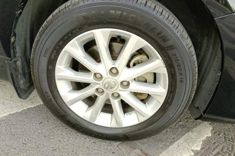 Used Toyota Camry 2015 Dual-Engine 2.5 HG Luxury Navigation Edition Right Front Wheel Hub