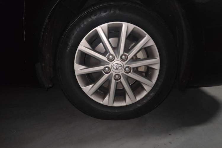 Used Toyota Camry 2015 2.0G Premier Edition Right Front Wheel Hub
