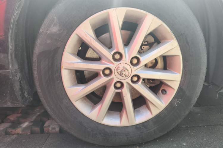 Used Toyota Camry 2015 2.0G Premier Edition Right Front Wheel Hub