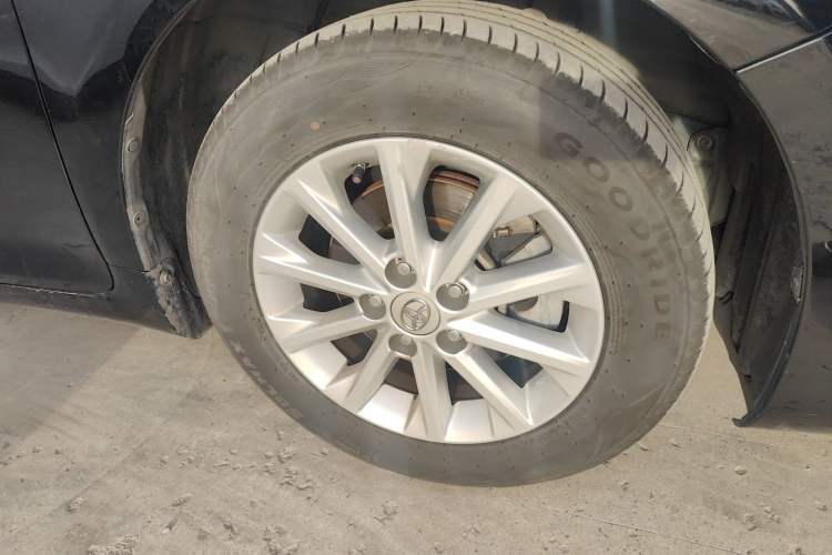 Used Toyota Camry 2015 2.0G Premier Edition Right Front Wheel Hub