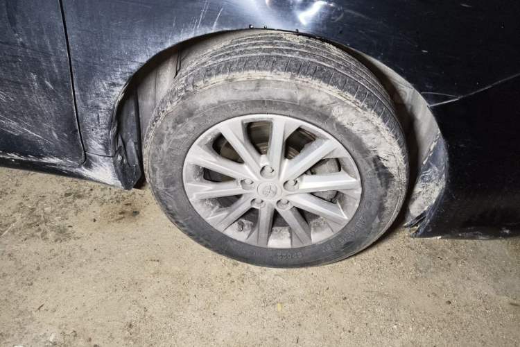 Used Toyota Camry 2015 2.0E Elite Edition Right Front Wheel Hub