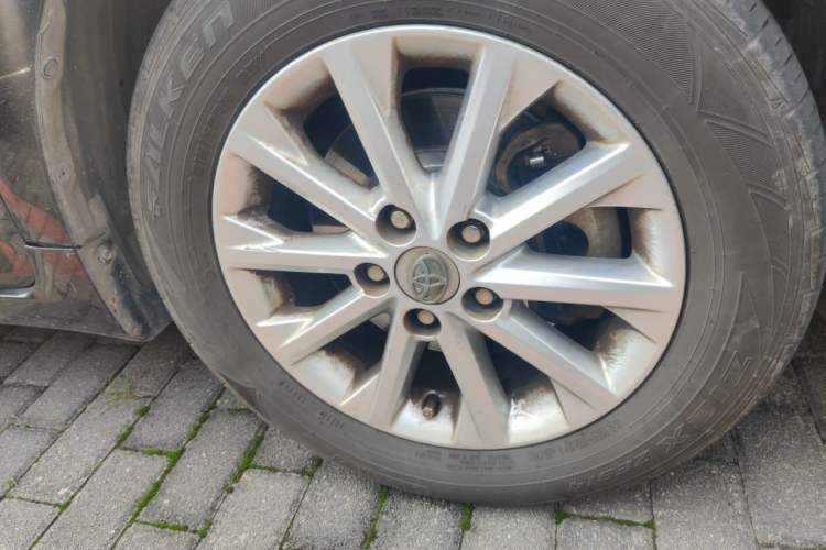 Used Toyota Camry 2015 2.0E Elite Edition Right Front Wheel Hub