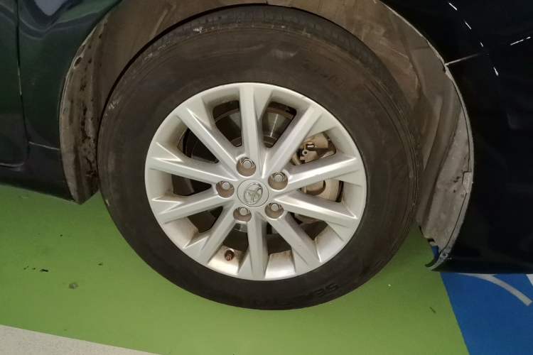 Used Toyota Camry 2015 2.0G Premier Edition Right Front Wheel Hub