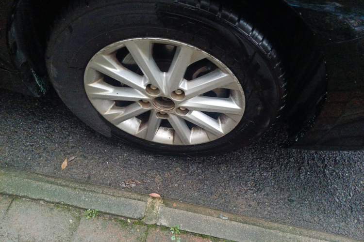 Used Toyota Camry 2015 2.0G Premier Edition Right Front Wheel Hub