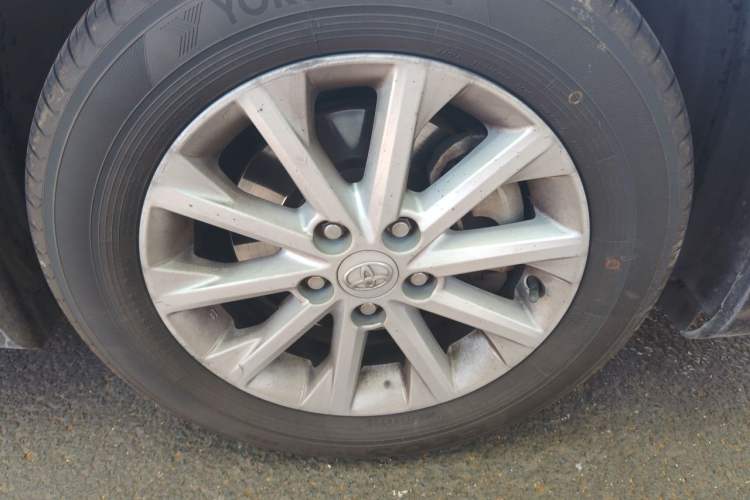 Used Toyota Camry 2015 2.0G Premier Edition Right Front Wheel Hub