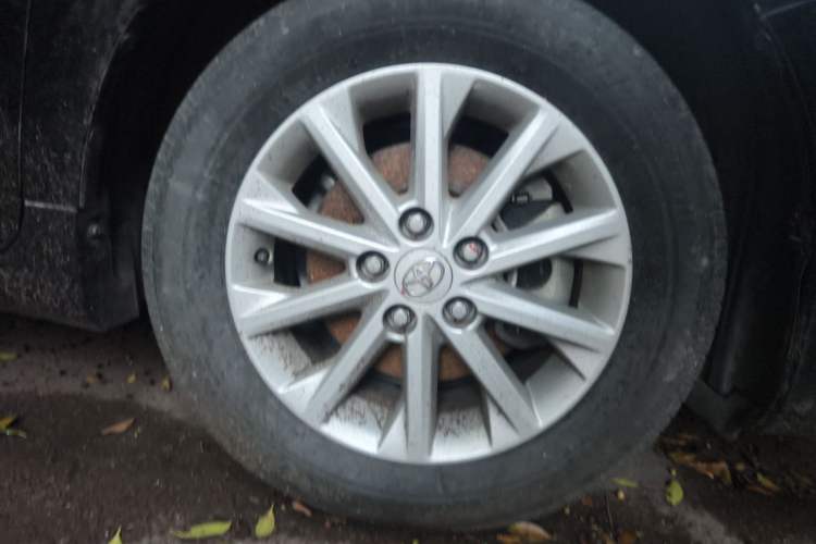 Used Toyota Camry 2015 2.0G Premier Edition Right Front Wheel Hub