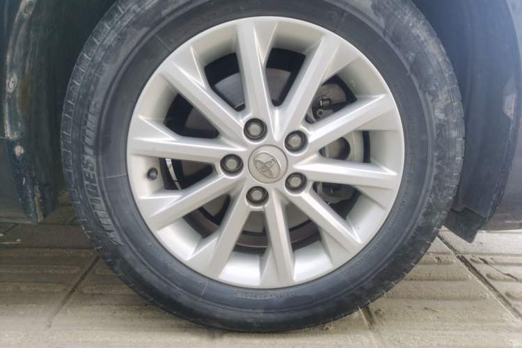 Used Toyota Camry 2015 Dual-Engine 2.5 HG Luxury Navigation Edition Right Front Wheel Hub