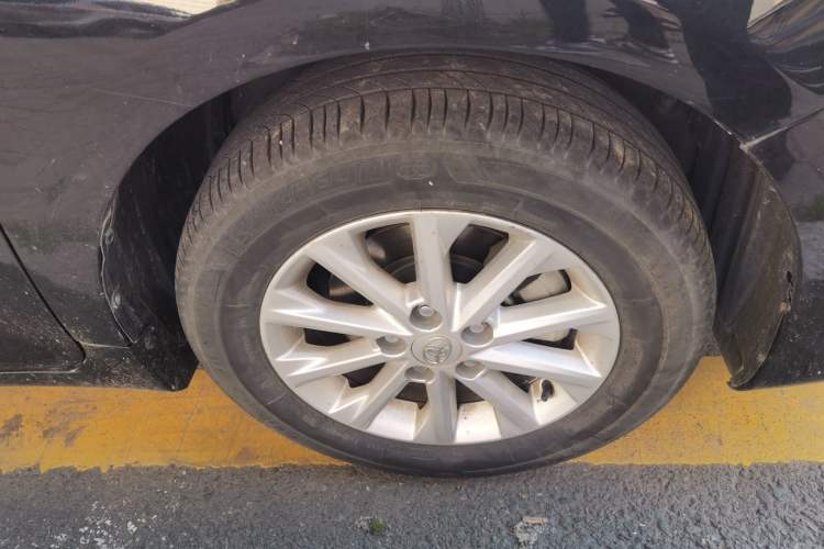 Used Toyota Camry 2015 2.0E Elite Edition Right Front Wheel Hub