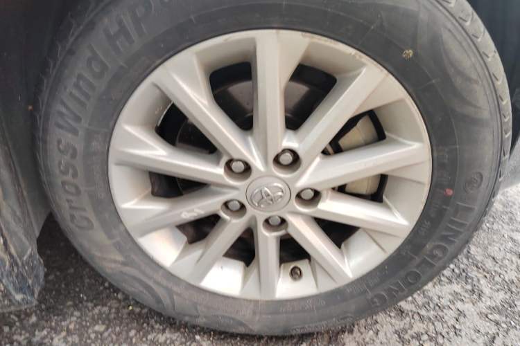 Used Toyota Camry 2015 2.0G Premier Edition Right Front Wheel Hub