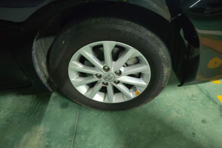 Used Toyota Camry 2015 2.0G Premier Edition Right Front Wheel Hub
