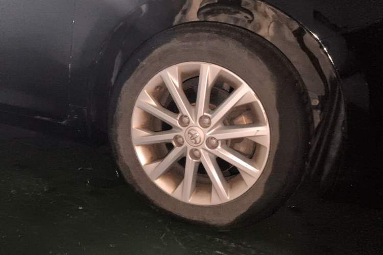 Used Toyota Camry 2015 2.0E Elite Edition Right Front Wheel Hub