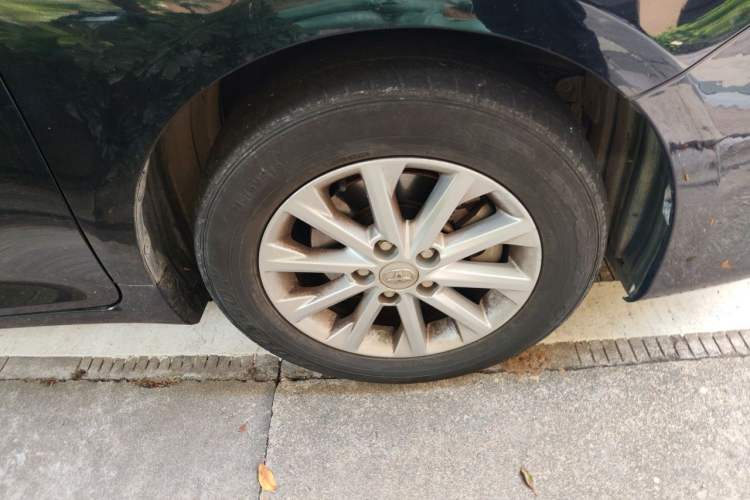 Used Toyota Camry 2015 2.0G Premier Edition Right Front Wheel Hub