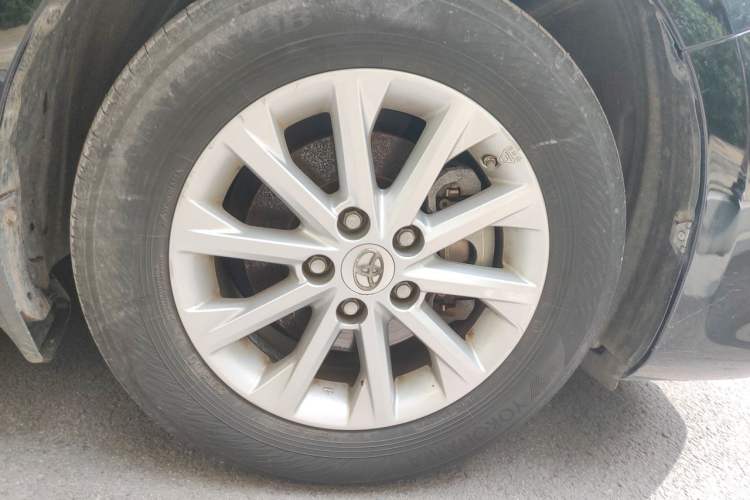 Used Toyota Camry 2015 2.0G Premier Edition Right Front Wheel Hub