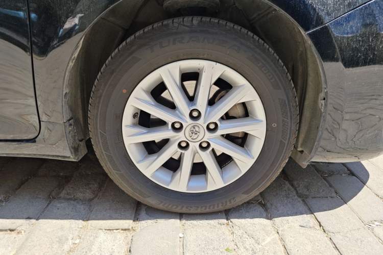 Used Toyota Camry 2015 2.0E Elite Edition Right Front Wheel Hub