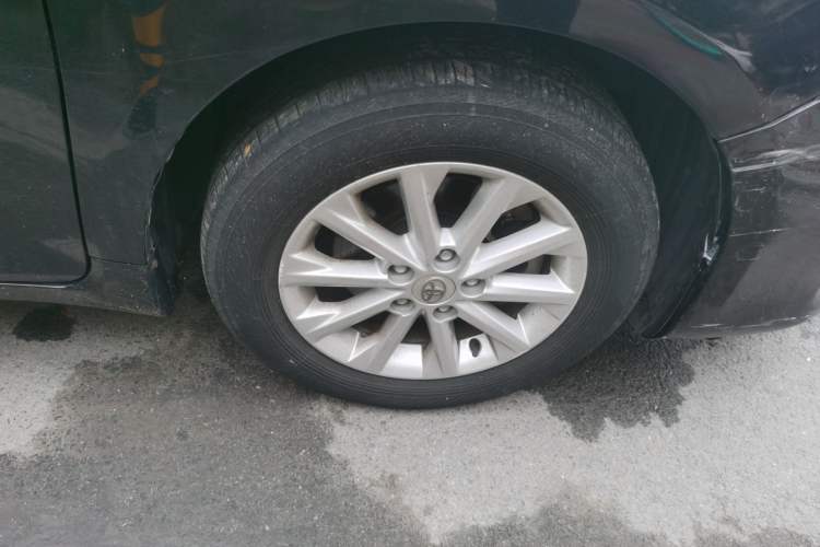 Used Toyota Camry 2015 2.0G Premier Edition Right Front Wheel Hub