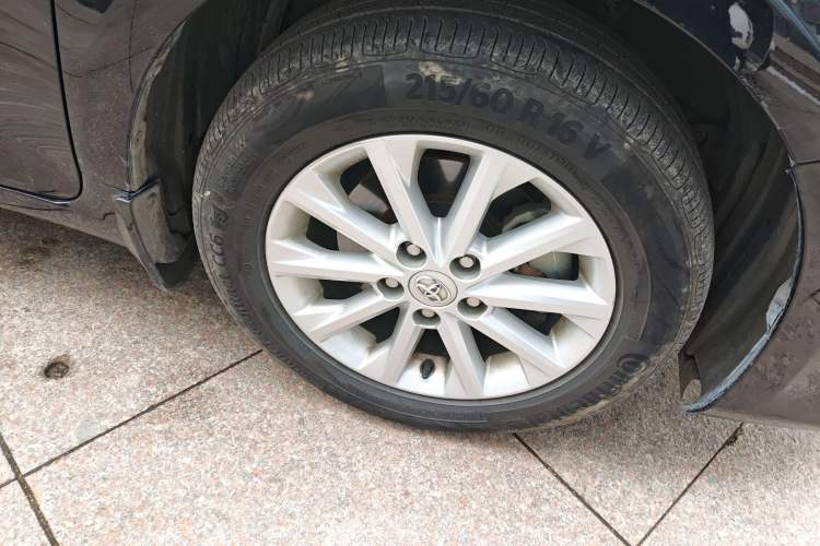 Used Toyota Camry 2015 2.0E Elite Edition Right Front Wheel Hub