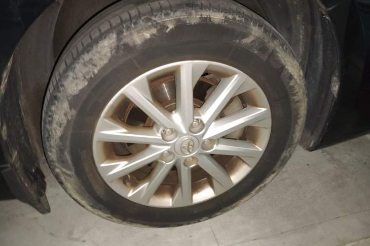 Used Toyota Camry 2015 2.0G Premier Edition Right Front Wheel Hub
