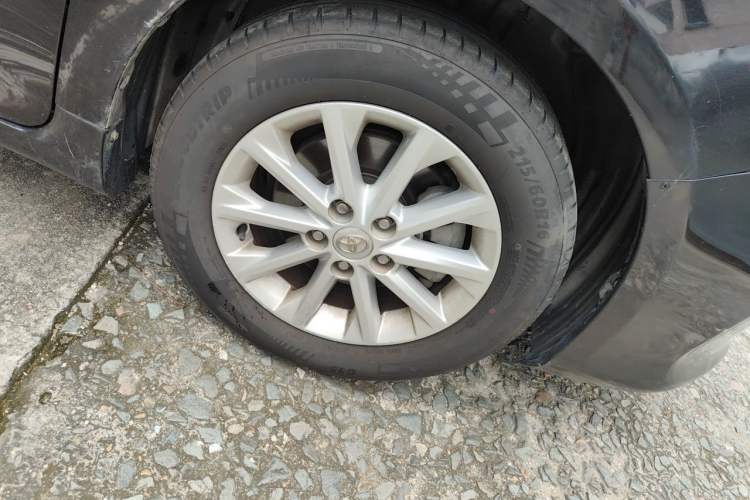 Used Toyota Camry 2015 2.0E Elite Edition Right Front Wheel Hub