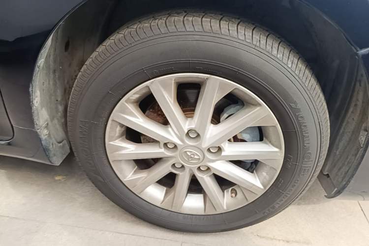 Used Toyota Camry 2015 2.0E Elite Edition Right Front Wheel Hub
