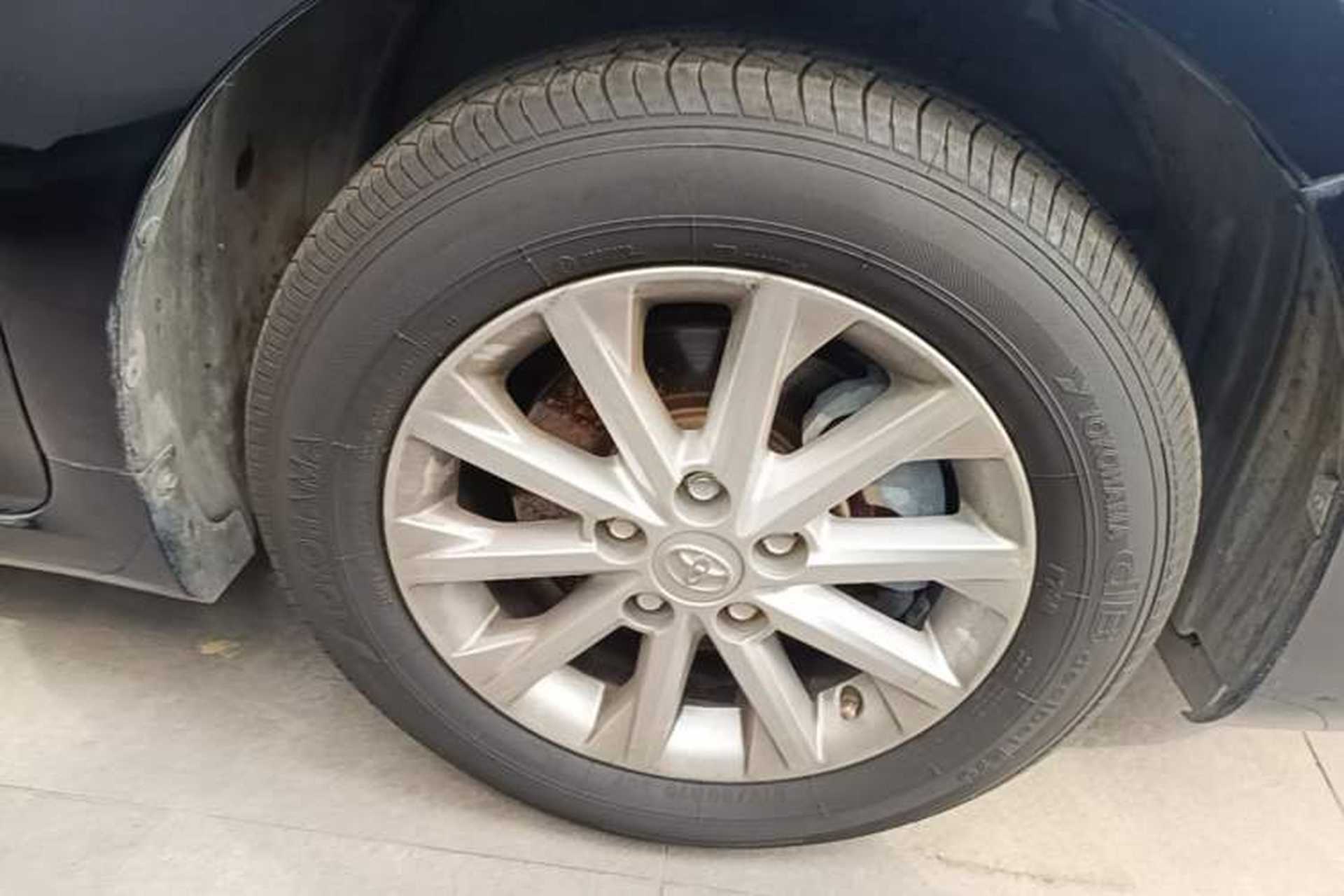 Used Toyota Camry 2015 2.0E Elite Edition Right Front Wheel Hub