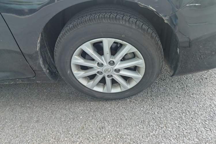 Used Toyota Camry 2015 2.0E Elite Edition Right Front Wheel Hub