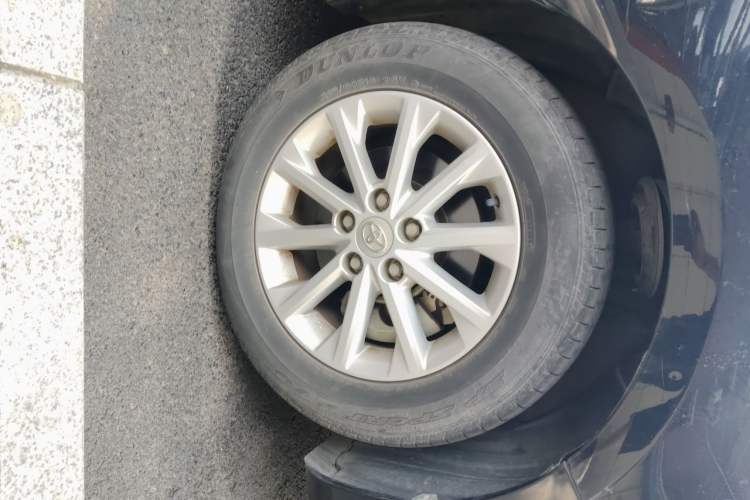 Used Toyota Camry 2015 2.0G Premier Edition Right Front Wheel Hub