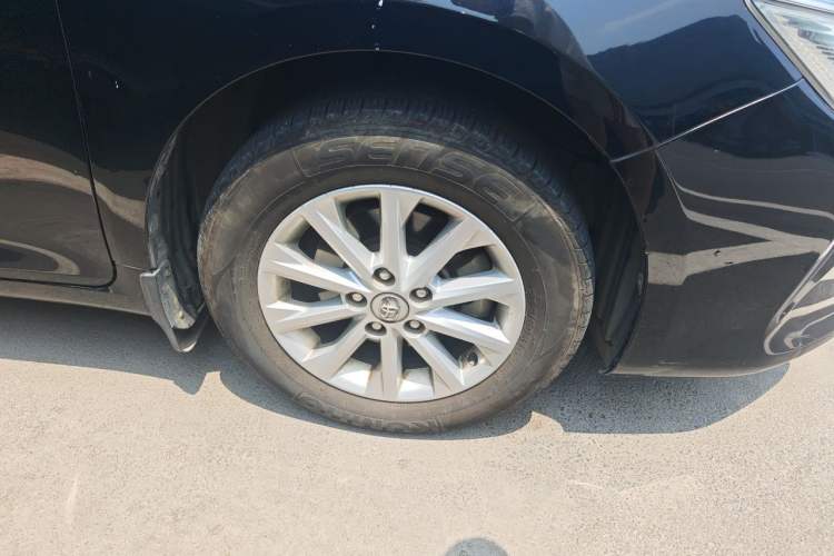 Used Toyota Camry 2015 2.0E Elite Edition Right Front Wheel Hub