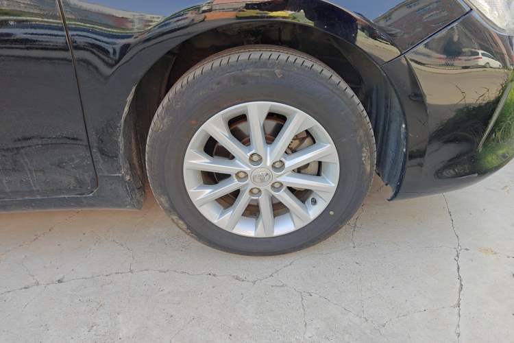 Used Toyota Camry 2015 2.0E Elite Edition Right Front Wheel Hub