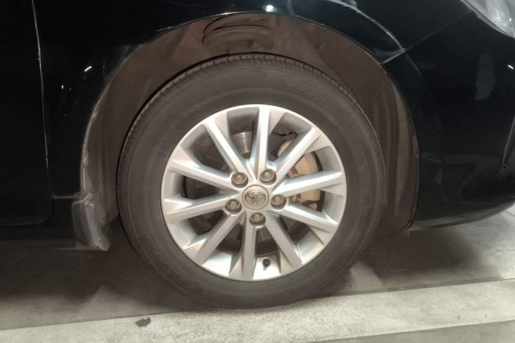 Used Toyota Camry 2015 2.0G Premier Edition Right Front Wheel Hub
