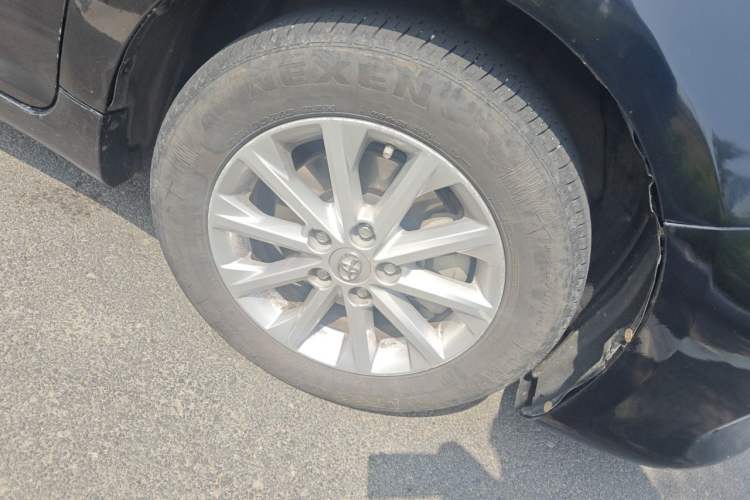 Used Toyota Camry 2015 2.0E Elite Edition Right Front Wheel Hub