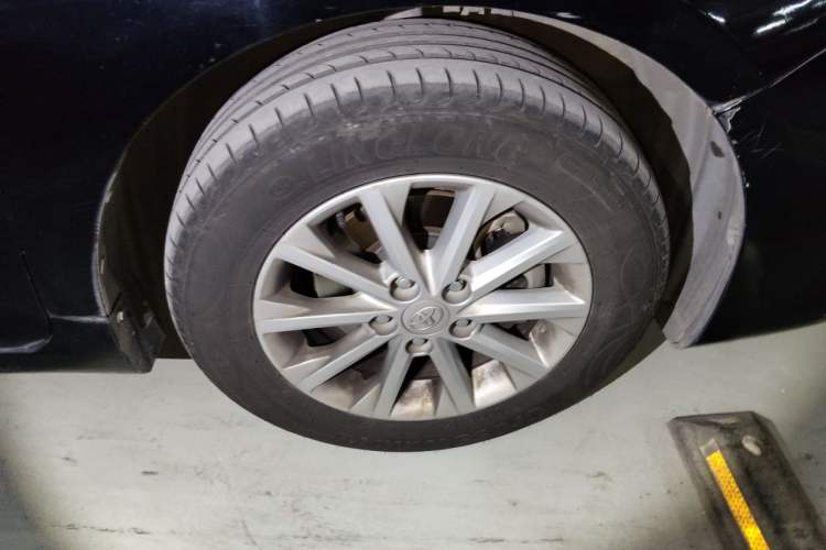 Used Toyota Camry 2015 2.0E Elite Edition Right Front Wheel Hub