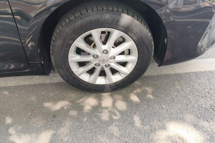 Used Toyota Camry 2015 2.0E Elite Edition Right Front Wheel Hub