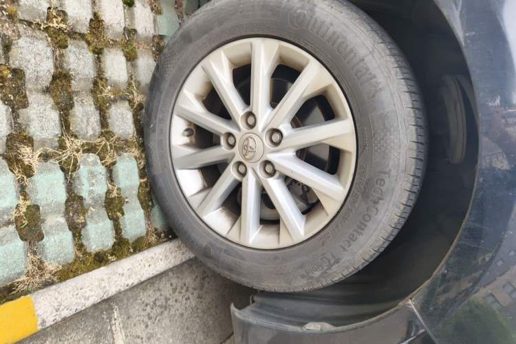 Used Toyota Camry 2015 2.0G Premier Edition Right Front Wheel Hub