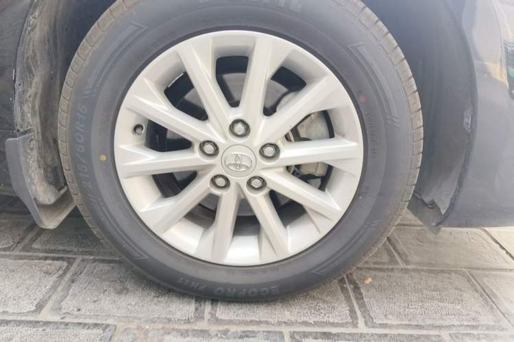Used Toyota Camry 2015 Dual-Engine 2.5 HG Luxury Navigation Edition Right Front Wheel Hub