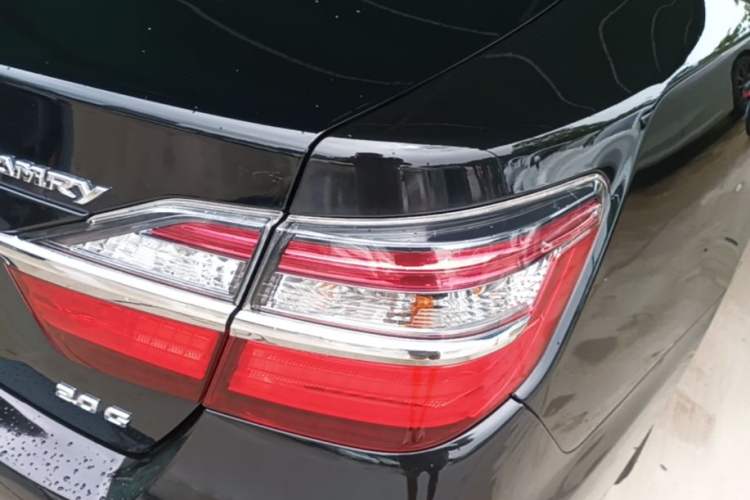 Used Toyota Camry 2015 2.0G Premier Edition Right Rear Taillight