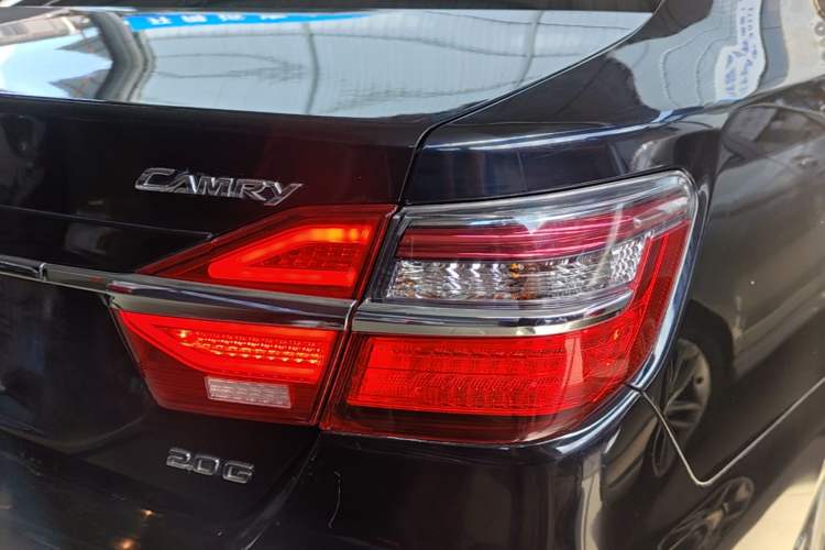 Used Toyota Camry 2015 2.0G Premier Edition Right Rear Taillight